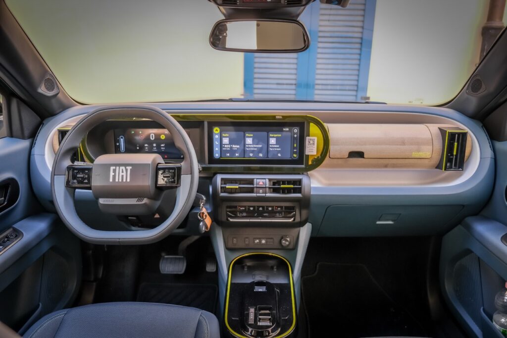 https://ocs-pl.oktawave.com/v1/AUTH_2887234e-384a-4873-8bc5-405211db13a2/autoblog/2025/05/Fiat-Grande-Panda-Hybrid_21-1024x682.jpeg