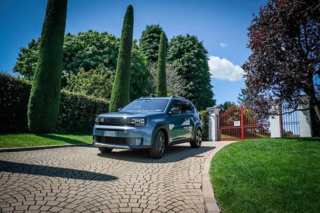 https://ocs-pl.oktawave.com/v1/AUTH_2887234e-384a-4873-8bc5-405211db13a2/autoblog/2025/05/Fiat-Grande-Panda-Hybrid_4-1024x682.jpeg