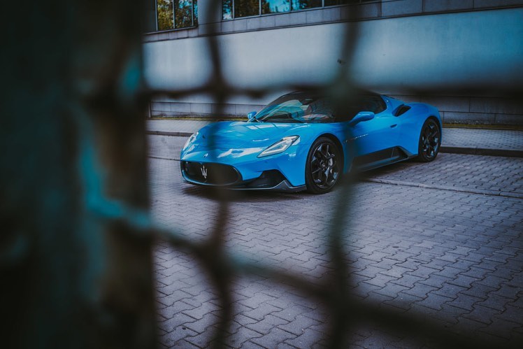 Maserati MC20 to kobieta