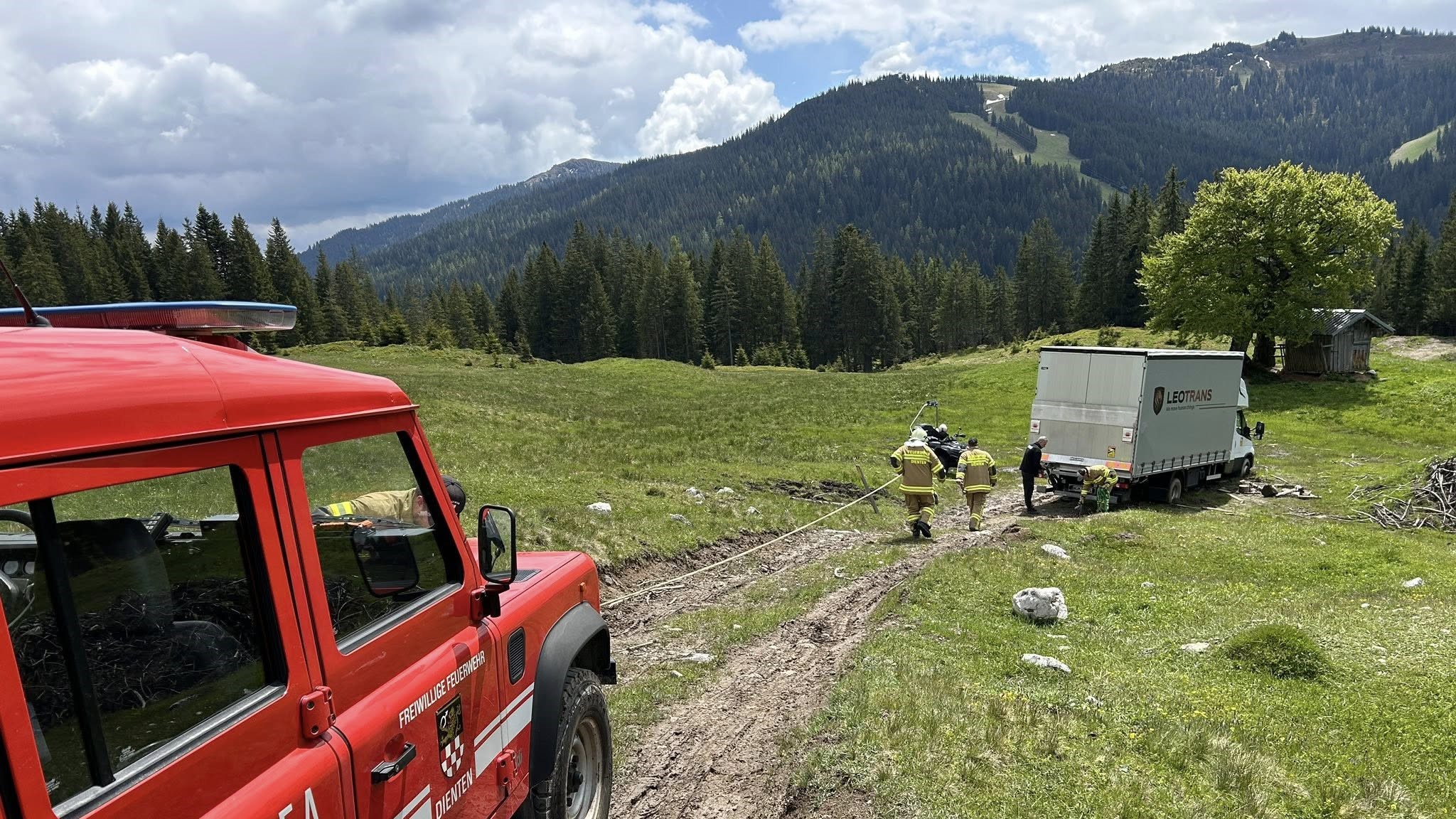 Polski busiarz utknął w Alpach. Zostawił Iveco i poszedł na górską wędrówkę
