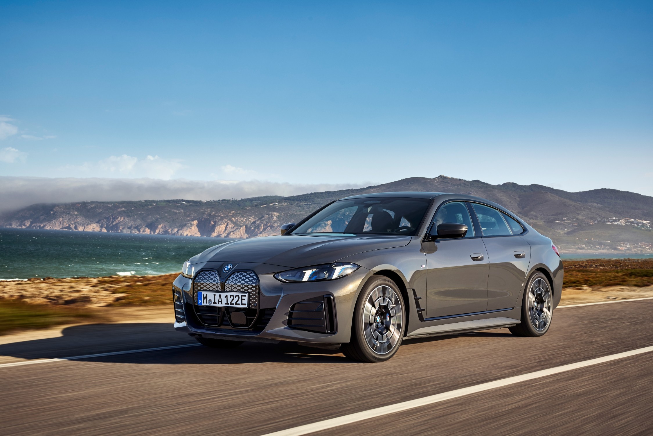 BMW nie ma litości. M4 patrzy z zazdrością na M60