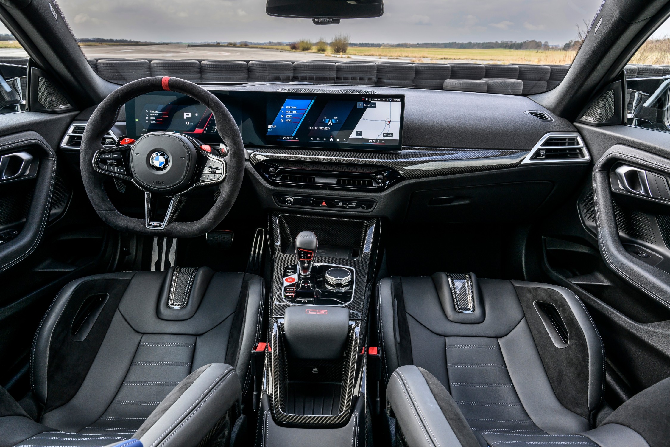 Narzekasz na ekrany w samochodzie? BMW ma dla ciebie coś specjalnego
