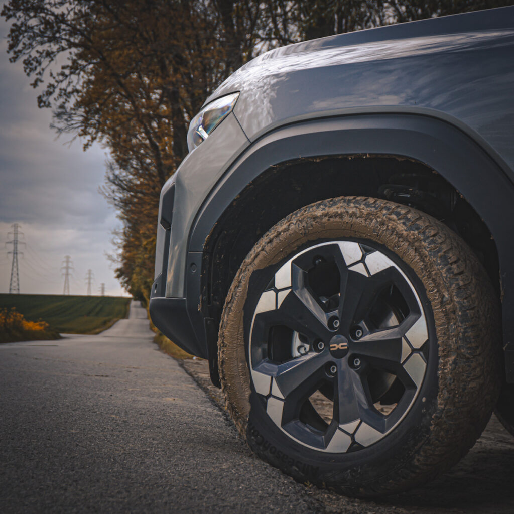 https://ocs-pl.oktawave.com/v1/AUTH_2887234e-384a-4873-8bc5-405211db13a2/autoblog/2025/05/dacia-bigster-4x4-01-1024x1024.jpg