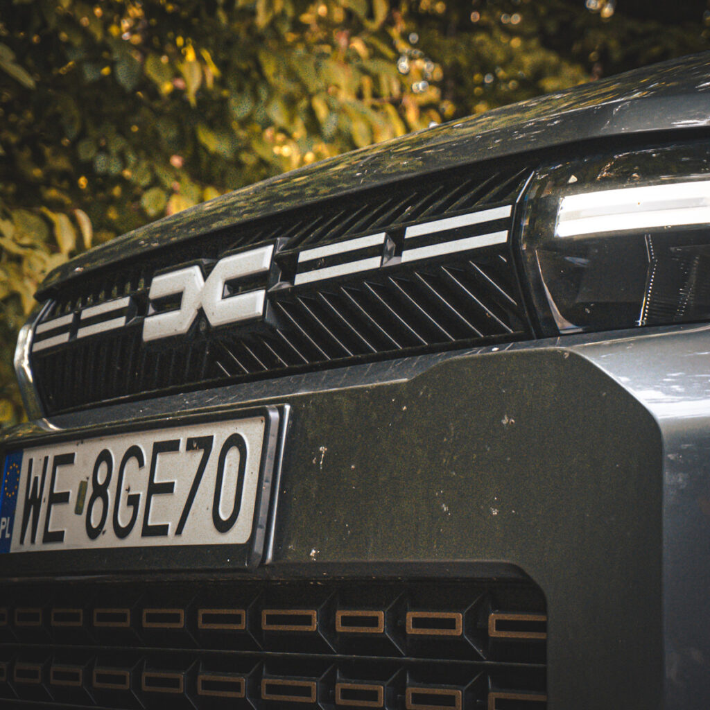 https://ocs-pl.oktawave.com/v1/AUTH_2887234e-384a-4873-8bc5-405211db13a2/autoblog/2025/05/dacia-bigster-4x4-15-1024x1024.jpg