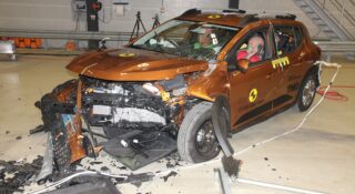 Dacia wypisuje się z tego wyścigu. Preferuje jazdy bez gwiazdy