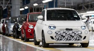 Fiat zrobił z „elektryka” wersję benzynową i to z manualną skrzynią. Teraz sprzedaż ma wystrzelić