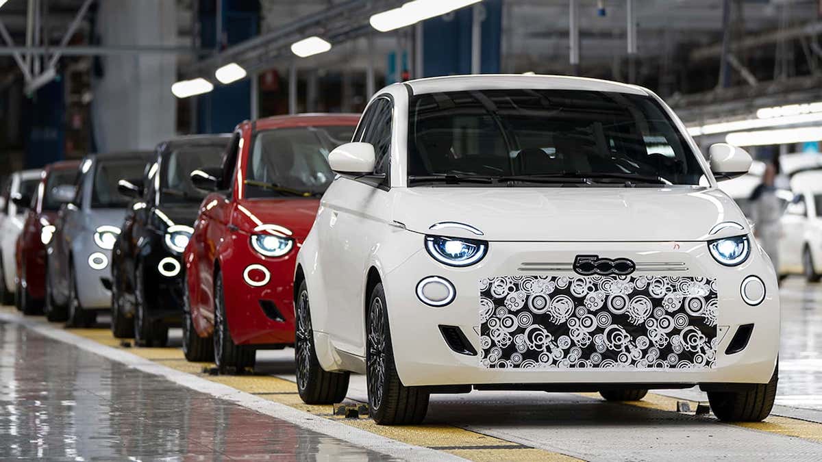 Fiat zrobił z „elektryka” wersję benzynową i to z manualną skrzynią. Teraz sprzedaż ma wystrzelić