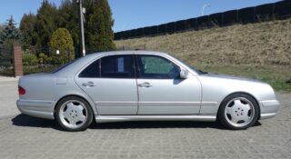 Jak to jeździ? Mercedes E55 AMG. Być może to najlepszy Mercedes w ogóle