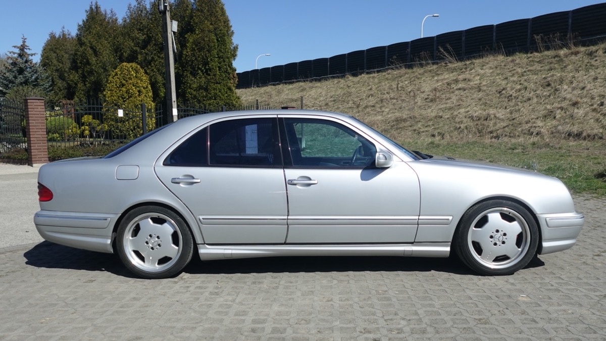 Jak to jeździ? Mercedes E55 AMG. Być może to najlepszy Mercedes w ogóle