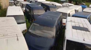 Do sprzedania jest niezwykła kolekcja klasyków. Składa się ze 138 Fordów Transitów