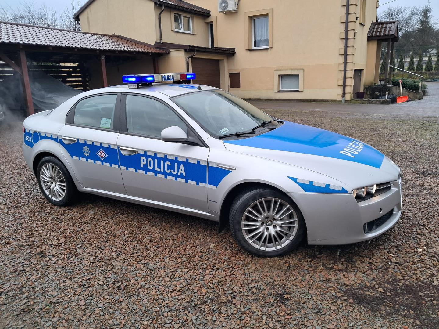 Włoski sedan na sprzedaż. Można przyprawić w nim innych o zawał