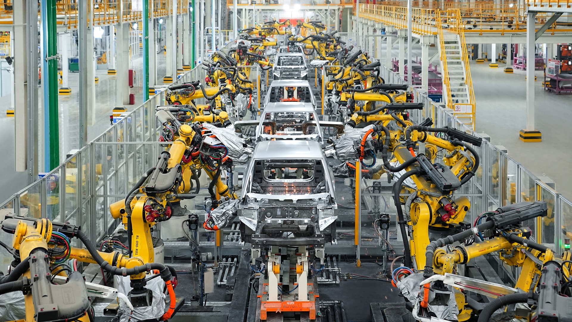 BYD twierdzi, że najlepszą obroną jest atak. Koncern pozwał 37 osób