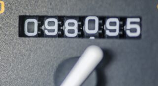 Ministerstwo nie widzi problemu w zaniżaniu przebiegu. To mógł być efekt awarii