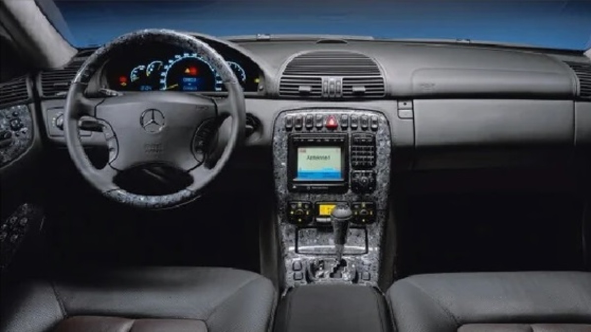 Mercedes kładł skały na deskę rozdzielczą. Teraz możesz kupić je w Polsce