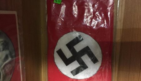 Nie mogłem uwierzyć w „sklep firmowy” w Bolesławcu: Popiersie Hitlera, swastyka i mundury SS. Zawiadomiłem kogo trzeba