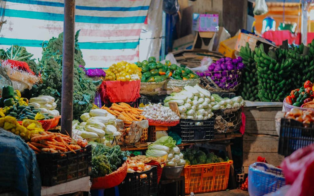 Poseł PiS chce, aby markety miały obowiązek kupowania 40% sprzedawanej żywności od rolników z powiatu