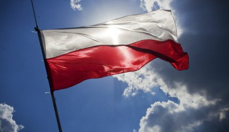 Skarga na Onet do Komisji Etyki Reklamy, bo użyli hymnu Polski, a przecież nie są z Polski (?)