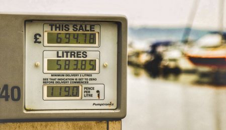 Stacjom benzynowym nie opłaca się sprzedawać paliwa. Średnia marża stacji w październiku to MINUS 11 groszy na litrze