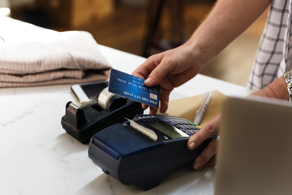 Płatności zbliżeniowe bez PIN do 100 zł już wkrótce – Visa dostała zielone światło od NBP na podniesienie limitu transakcji