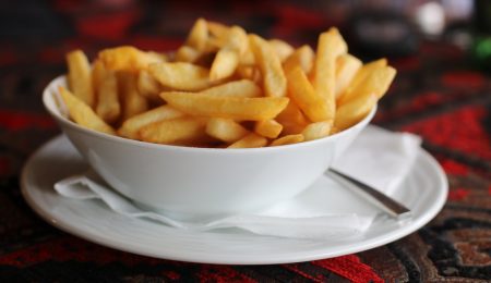 Czy McDonald’s uczy nas braku szacunku do jedzenia? – na to pytanie musiała odpowiedzieć Komisja Etyki Reklamy