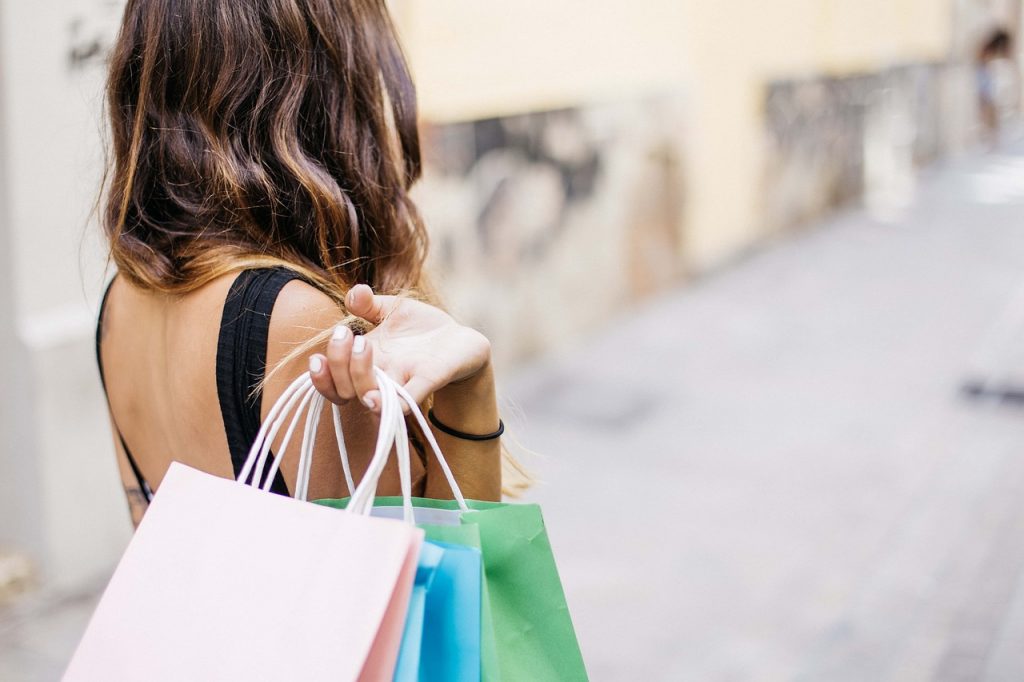 Gdzie zrobisz najtańsze zakupy – w Biedronce, Lidlu czy może gdzieś indziej? Porównano ceny w marketach