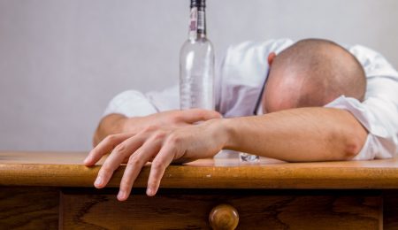 Gminna Komisja Rozwiązywania Problemów Alkoholowych w Miliczu ma problem. Jej przewodniczący został złapany na jeździe po pijaku