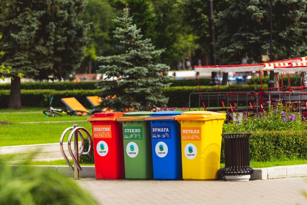 Zwykli mieszkańcy płacą za wywóz śmieci znacznie więcej niż przedsiębiorcy. W Warszawie samorząd i ministerstwo przerzucają się odpowiedzialnością