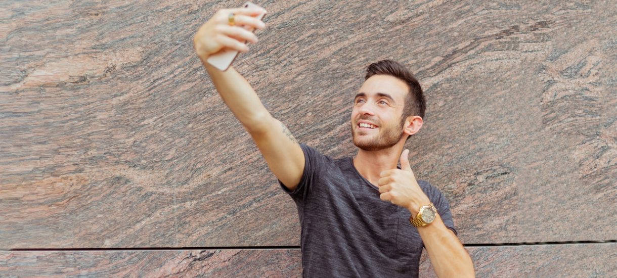Robisz selfie i… służby już wiedzą, że przestrzegasz kwarantanny. Rząd wypuścił aplikację „Kwarantanna domowa”