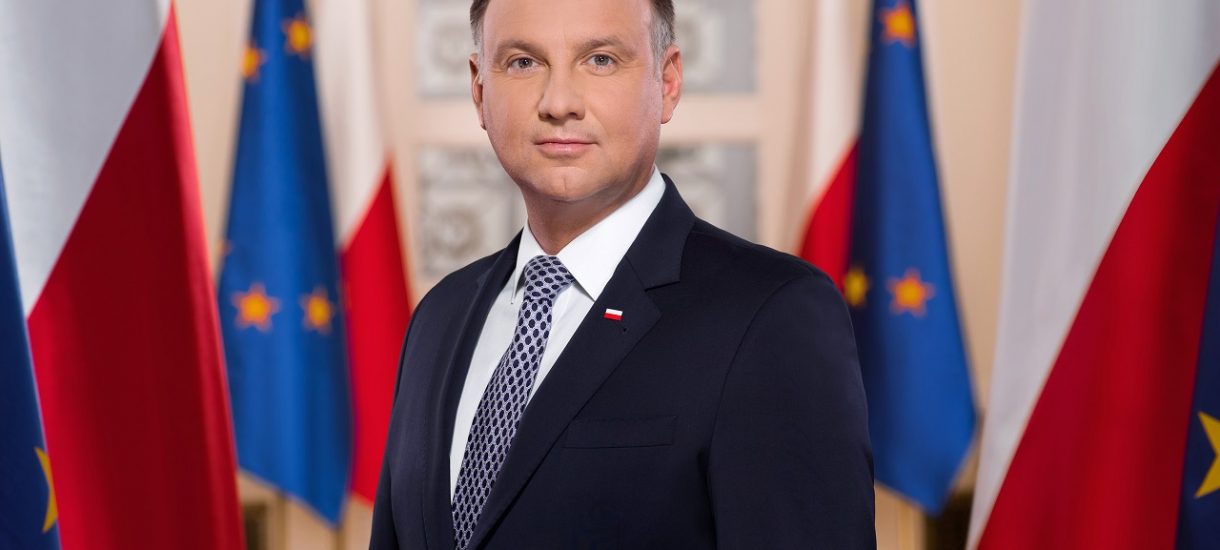 Prezydent Andrzej Duda zapowiada czasowe zwolnienie ze składek ZUS i dopłaty do pensji