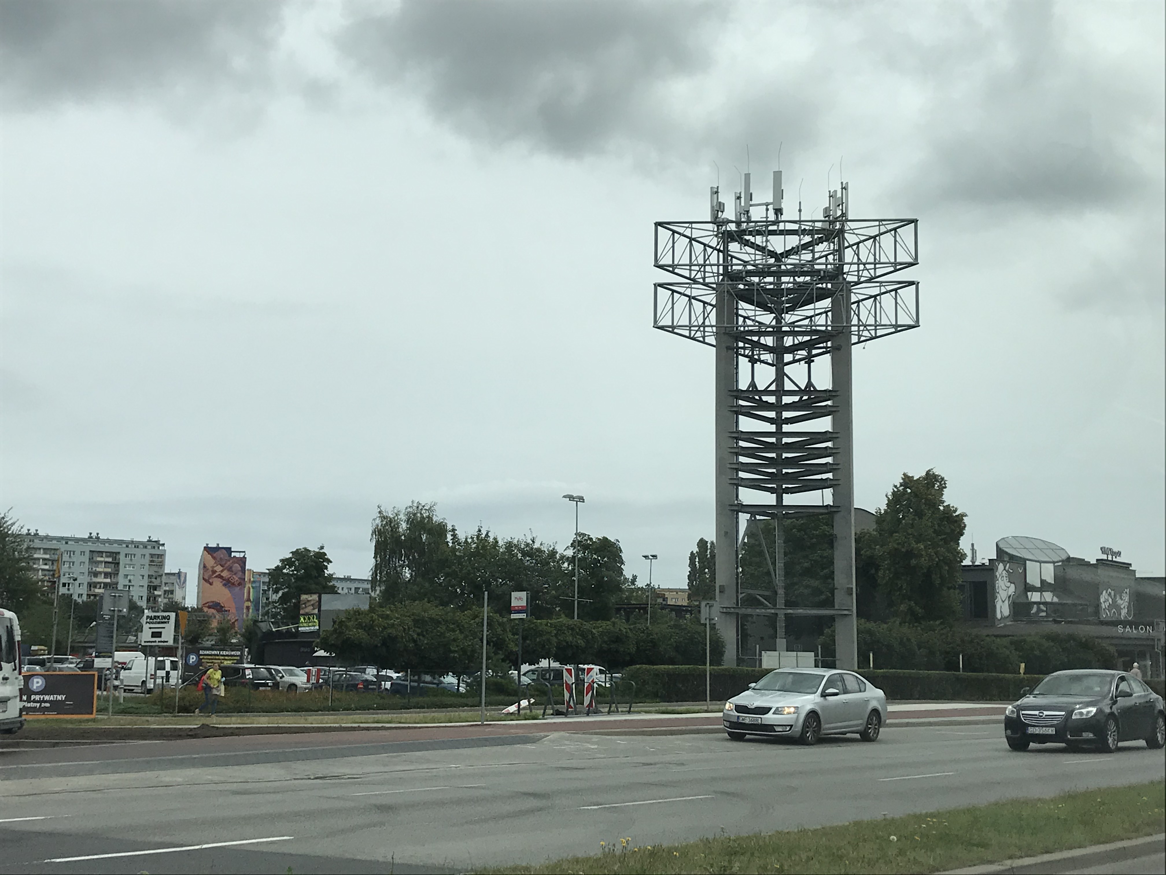 wieża reklamowa przy CH Oliwa