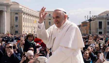 Gdyby papież Franciszek wybrał się do Polski, mógłby trafić do aresztu