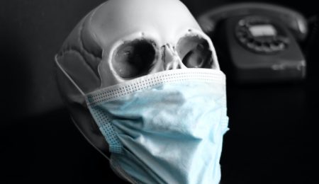 Służba zdrowia jest w tak wspaniałej kondycji, że wojewoda warmińsko-mazurski szuka nawet dentysty do stwierdzania zgonu