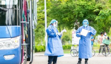 Jak skończy się pandemia? Polscy naukowcy mają pięć scenariuszy. Tylko jeden jest optymistyczny
