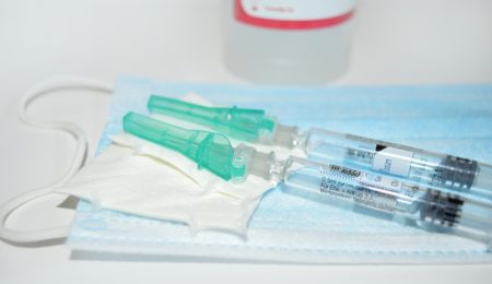 Skuteczność szczepionki AstraZeneca potwierdziły nowe badania. Całe zamieszanie może przyspieszyć szczepienia dostępne dla wszystkich