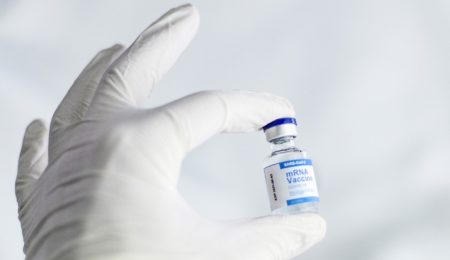 Pfizer potwierdza: w Polsce znaleziono fałszywe szczepionki tej firmy. Ale nie panikujmy