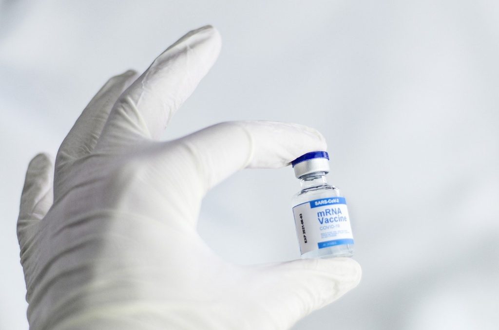 Rząd mógłby w pełni legalnie wprowadzić obowiązkowe szczepienia przeciw COVID-19