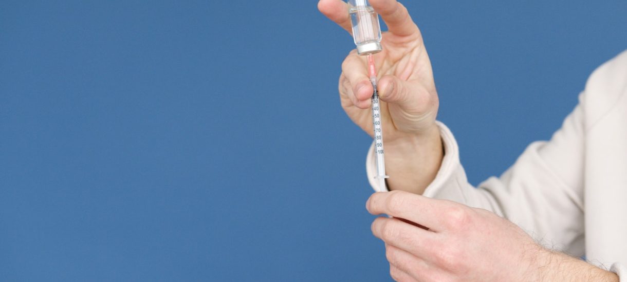 Facebook cenzuruje sceptycyzm wobec szczepień. Czy powinien?