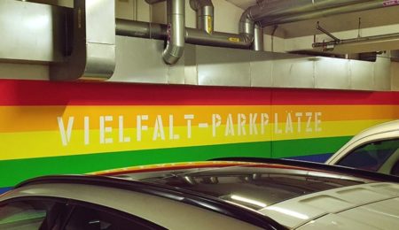 W Niemczech powstały… wydzielone miejsca parkingowe dla osób LGBT. Wiemy, od czego gorsza jest nadgorliwość…