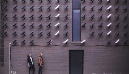 Władze Katowic chwalą się, że miasto monitoruje już 300 kamer wyposażonych w AI. I co to daje?