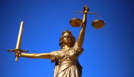 Nowa reforma sądownictwa sprawia wrażenie sensownej, pomijając cały jej kontekst polityczny