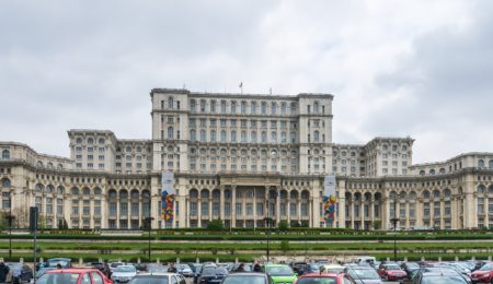 Rumunia próbowała wprowadzić paszporty covidowe. Skończyło się szturmem na parlament