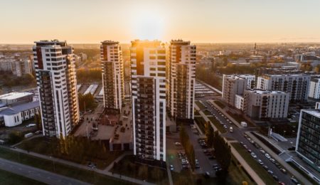 Rząd pracuje nad dobiciem rynku nieruchomości w Polsce – choć prawdopodobnie ma dobre intencje