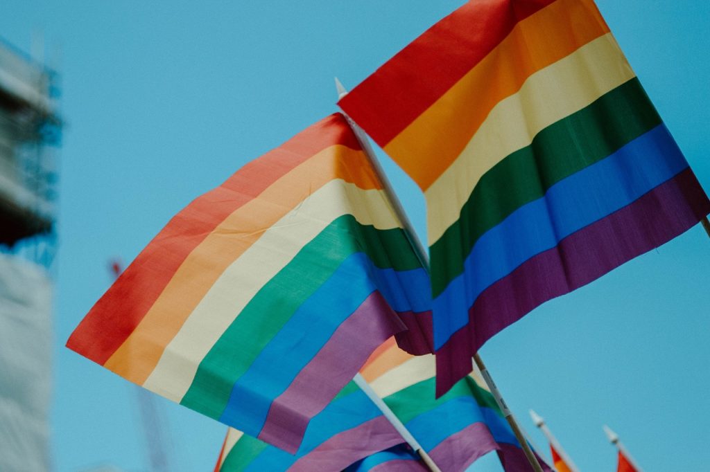 Rząd podobno chce wspierać środowiska LGBT w walce z dyskryminacją. Tak – polski rząd