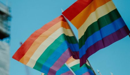 Rząd podobno chce wspierać środowiska LGBT w walce z dyskryminacją. Tak – polski rząd