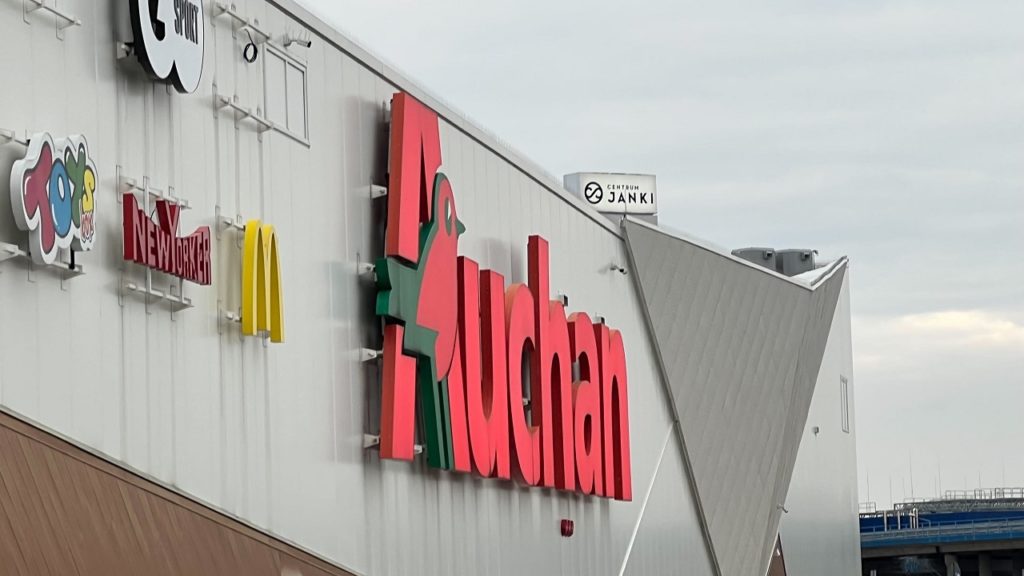 Auchan albo Leroy Merlin zawiodły w czasie wojny. Czy można łatwo odejść z pracy tam w imię idei?