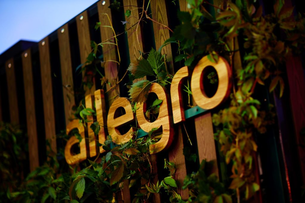 Niższe ceny i rabaty hurtowe na Allegro? To da się załatwić, wystarczy mieć firmę – rozmawiamy o tym z szefem Allegro Biznes