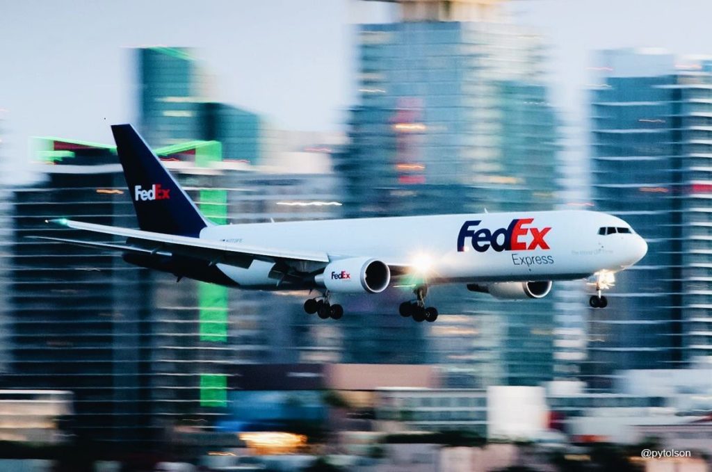 FedEx Express stawia na połączenia między Azją a Europą. Wieczorem nadajesz paczkę, a rano jest już na innym kontynencie