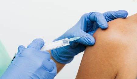 Czwarta dawka szczepionki przeciw Covid-19 będzie dostępna dla wszystkich dorosłych
