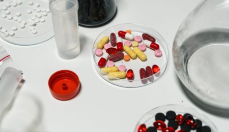 Hurtownie farmaceutyczne alarmują: brakuje leków w aptekach