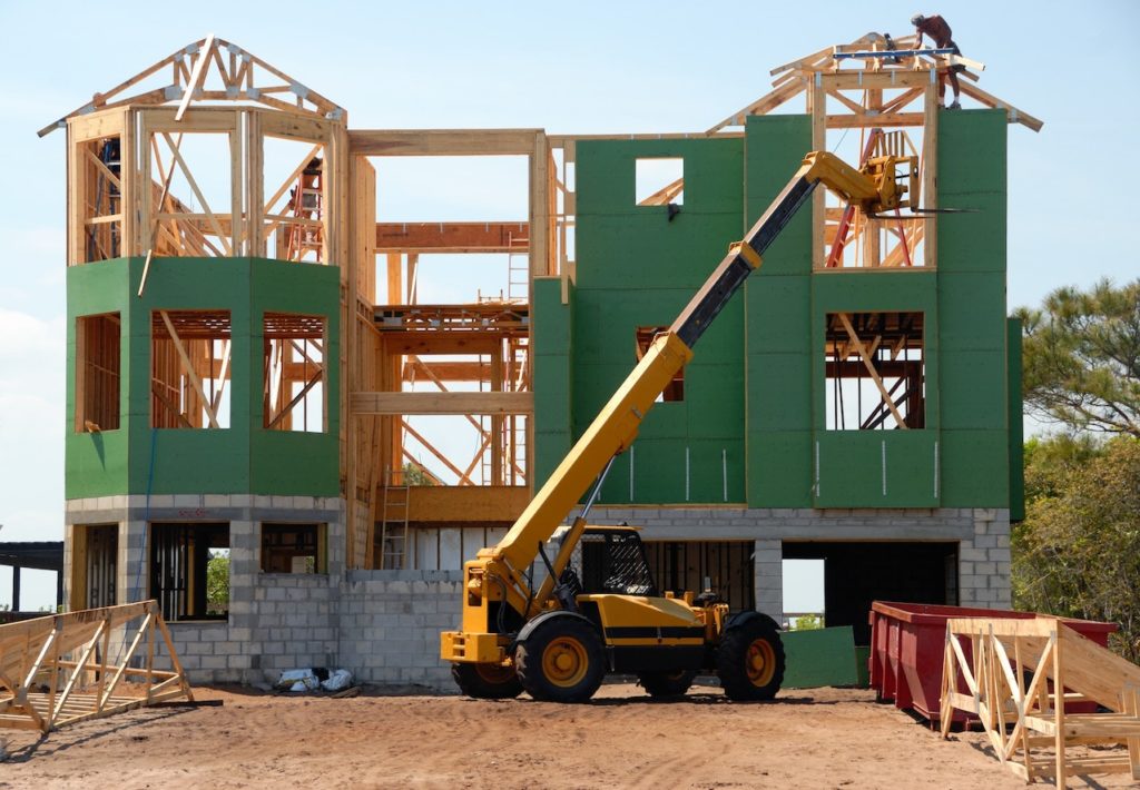 Szykują się kolejne zmiany w prawie budowlanym. Rząd chce, by Polacy budowali jak najwięcej domów